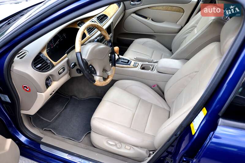 Седан Jaguar S-Type 2001 в Львові