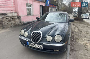 Седан Jaguar S-Type 2000 в 