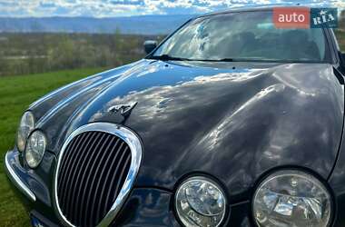 Седан Jaguar S-Type 2000 в 
