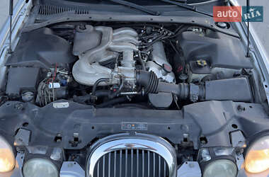 Седан Jaguar S-Type 2000 в 