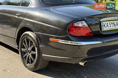 Седан Jaguar S-Type 2000 в 