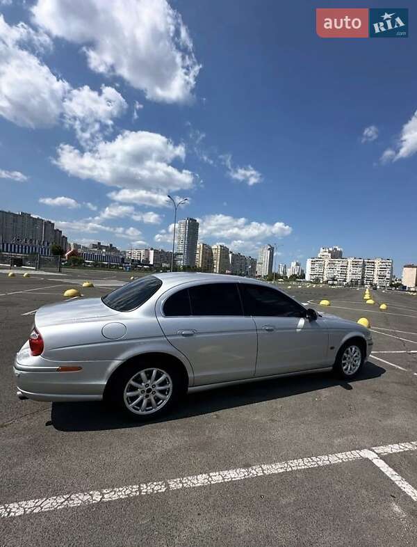 Седан Jaguar S-Type 2004 в Бучі