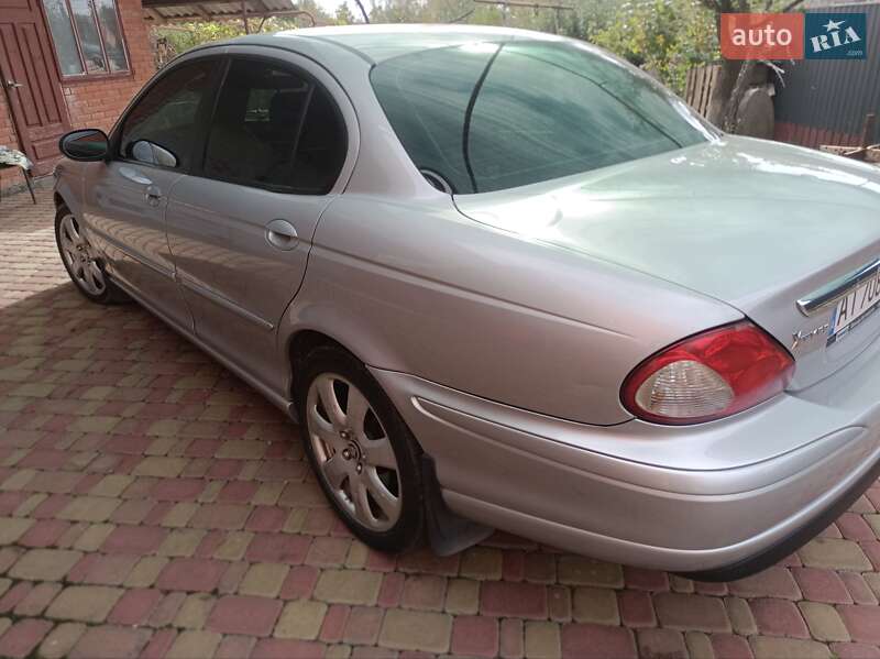 Седан Jaguar X-Type 2005 в Іванкові