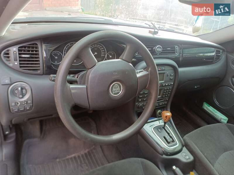 Седан Jaguar X-Type 2005 в Іванкові