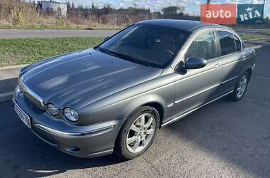 Седан Jaguar X-Type 2004 в Гребінці