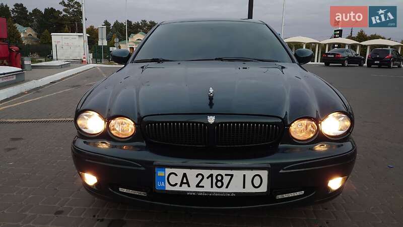 Седан Jaguar X-Type 2002 в Умані