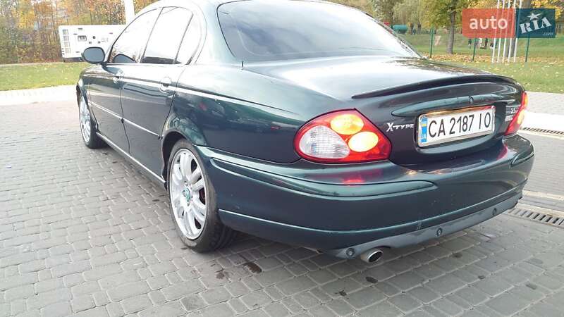Седан Jaguar X-Type 2002 в Умані