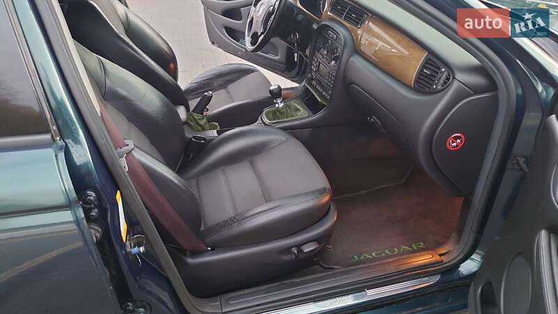 Седан Jaguar X-Type 2002 в Умані