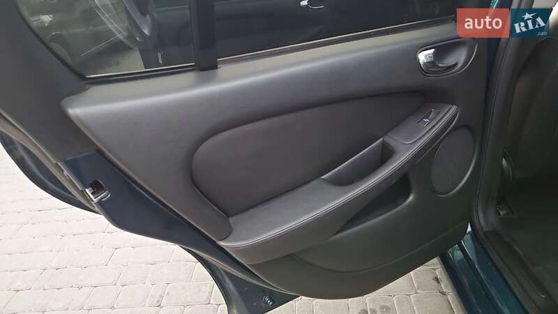 Седан Jaguar X-Type 2002 в Умані