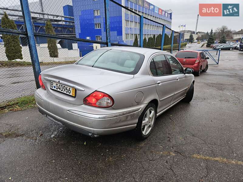 Седан Jaguar X-Type 2002 в Охтирці