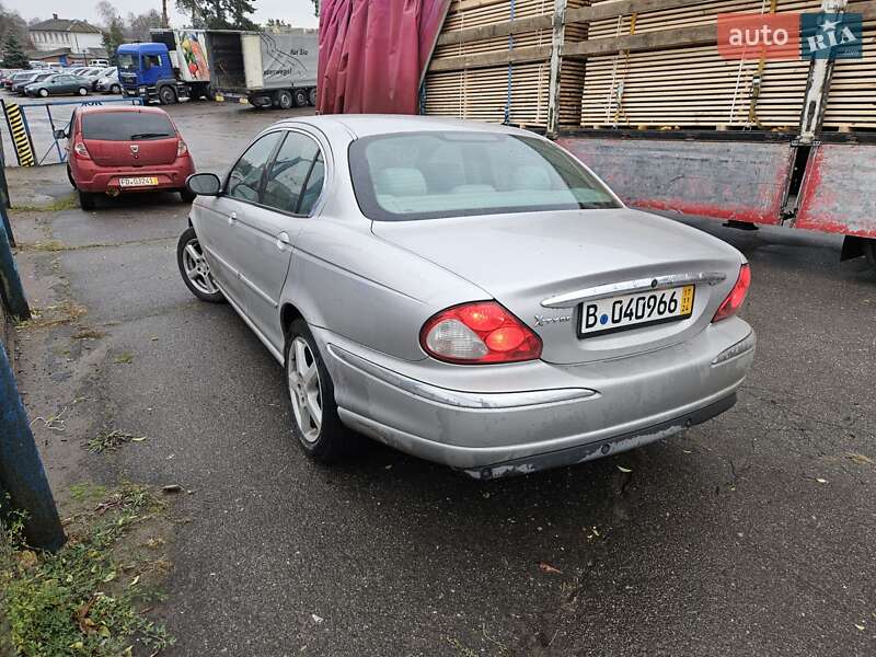 Седан Jaguar X-Type 2002 в Охтирці