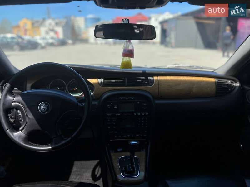 Седан Jaguar X-Type 2001 в Львове