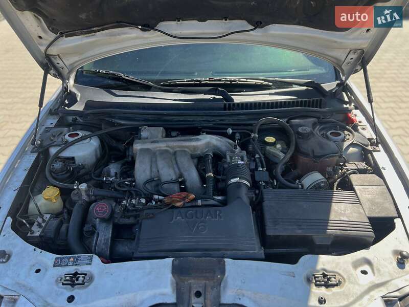 Седан Jaguar X-Type 2001 в Львове