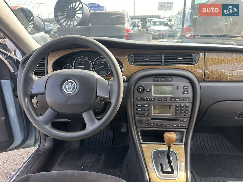 Седан Jaguar X-Type 2004 в Киеве