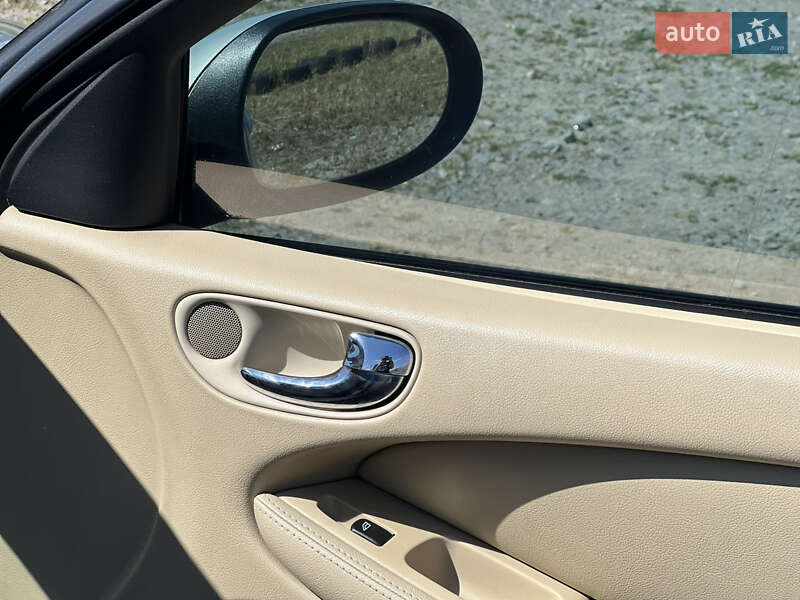 Седан Jaguar X-Type 2006 в Львові