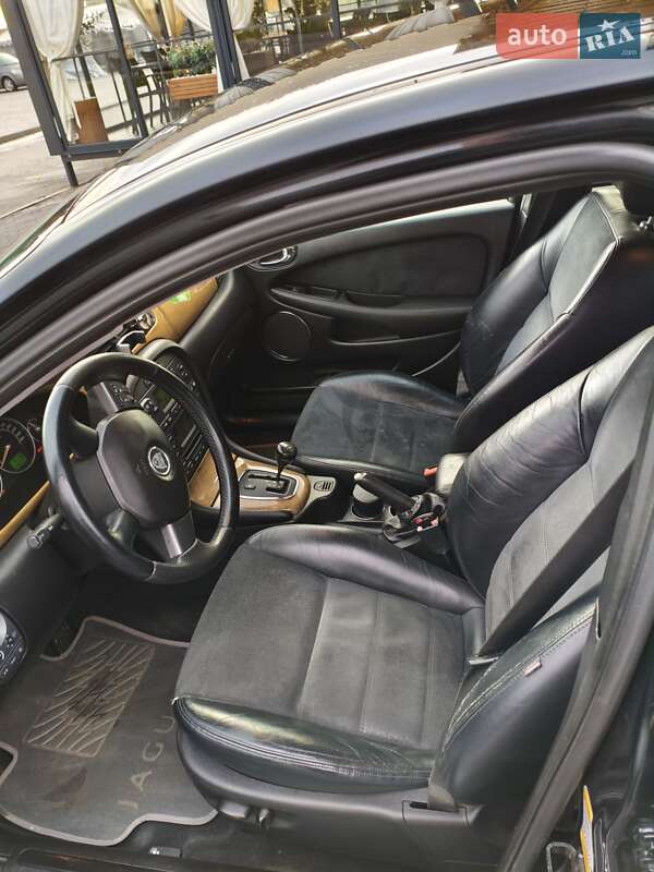 Седан Jaguar X-Type 2005 в Макарові