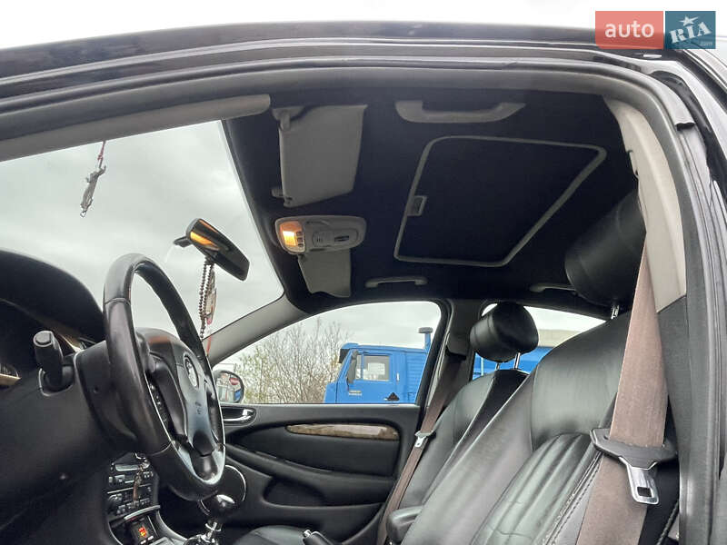 Седан Jaguar X-Type 2001 в Солотвине