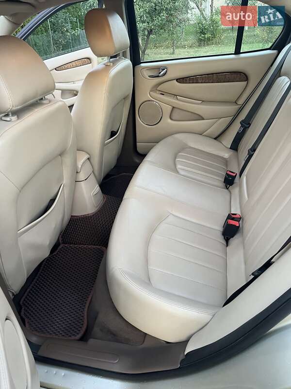 Седан Jaguar X-Type 2007 в Радехові