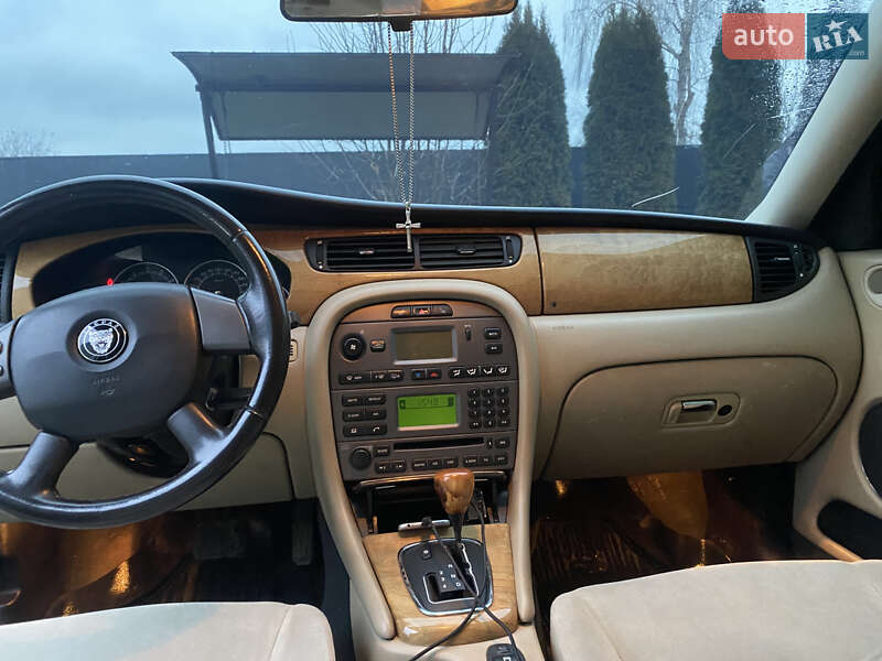 Седан Jaguar X-Type 2006 в Дубно