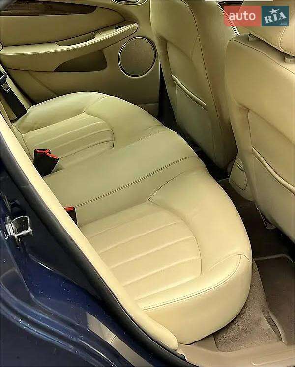 Седан Jaguar X-Type 2006 в Смеле