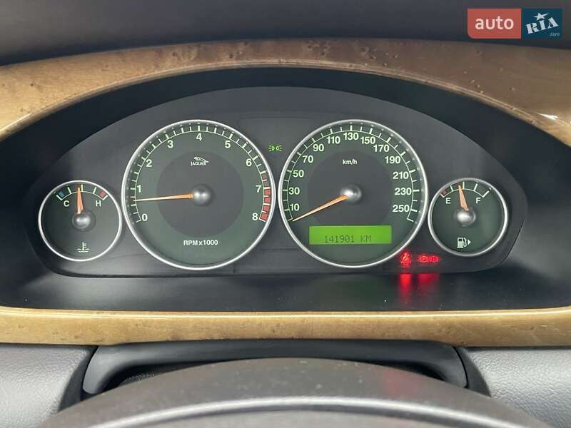 Седан Jaguar X-Type 2001 в Тячеве