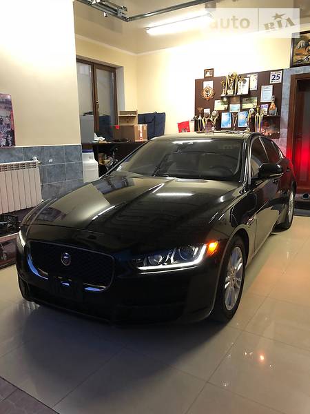 Jaguar XE 2017 года