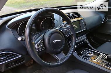 Седан Jaguar XE 2016 в Дубно