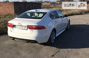 Седан Jaguar XE 2016 в Виннице