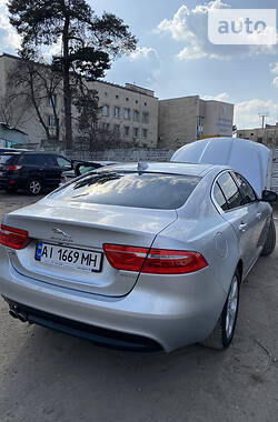 Седан Jaguar XE 2016 в Киеве