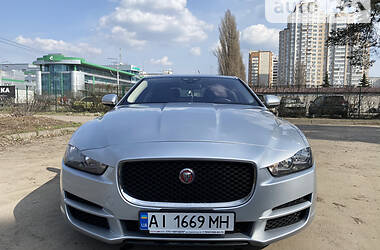 Седан Jaguar XE 2016 в Киеве
