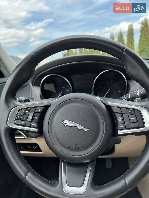 Седан Jaguar XE 2018 в Луцке
