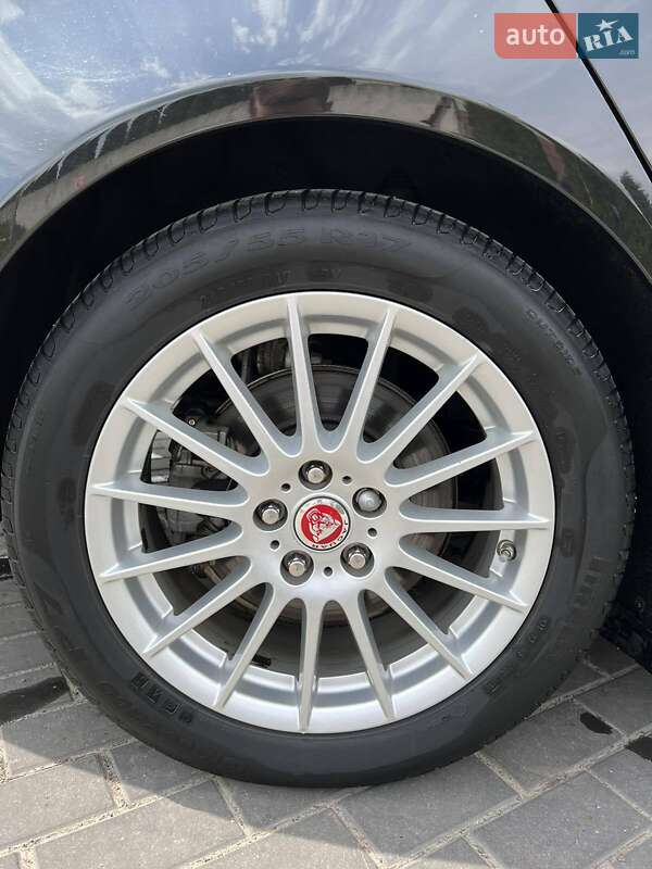 Седан Jaguar XE 2018 в Луцке