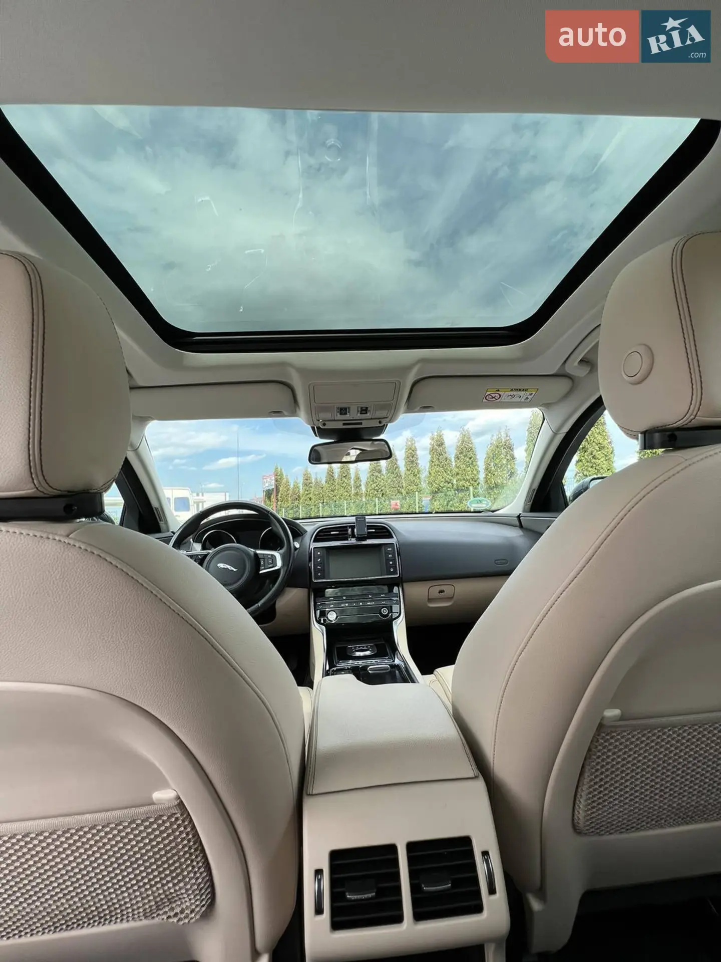 2018 Jaguar XE - мініатюра 36