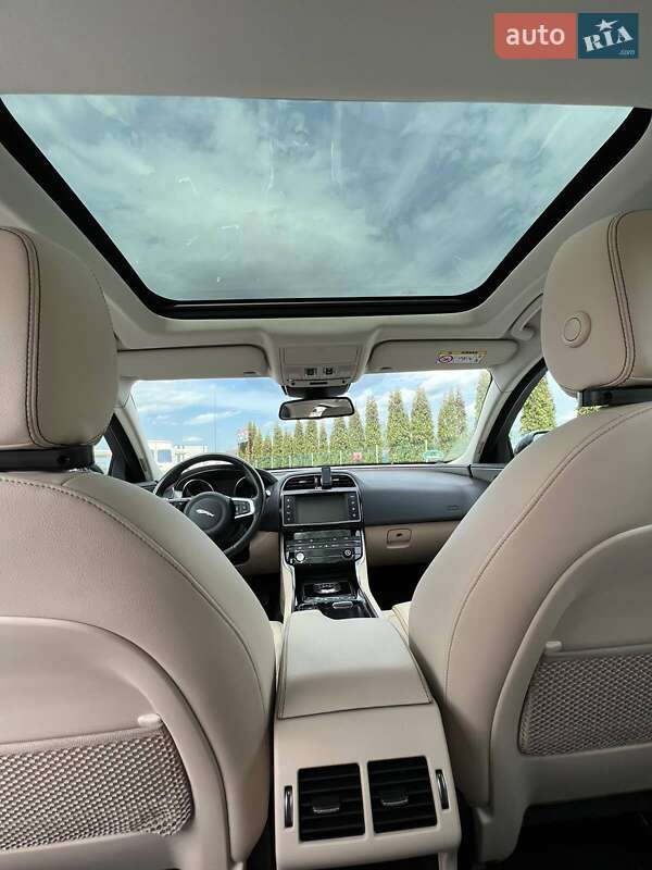 Седан Jaguar XE 2018 в Луцке