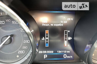 Седан Jaguar XE 2015 в 
