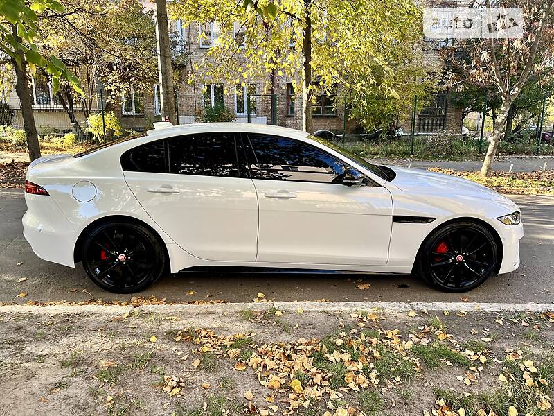 Седан Jaguar XE 2021 в Киеве