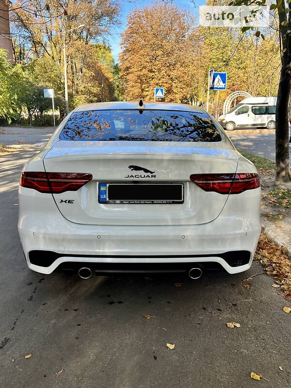 Седан Jaguar XE 2021 в Киеве