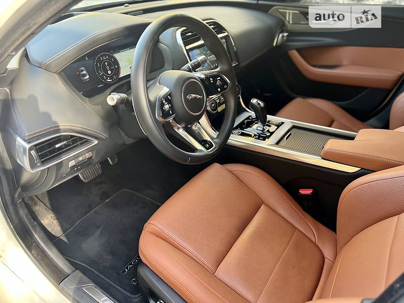 Седан Jaguar XE 2021 в Киеве