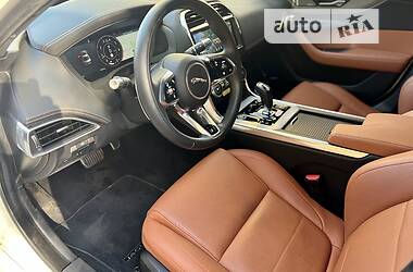 Седан Jaguar XE 2021 в Киеве