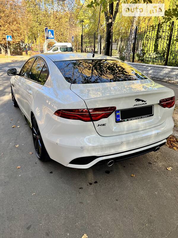 Седан Jaguar XE 2021 в Киеве