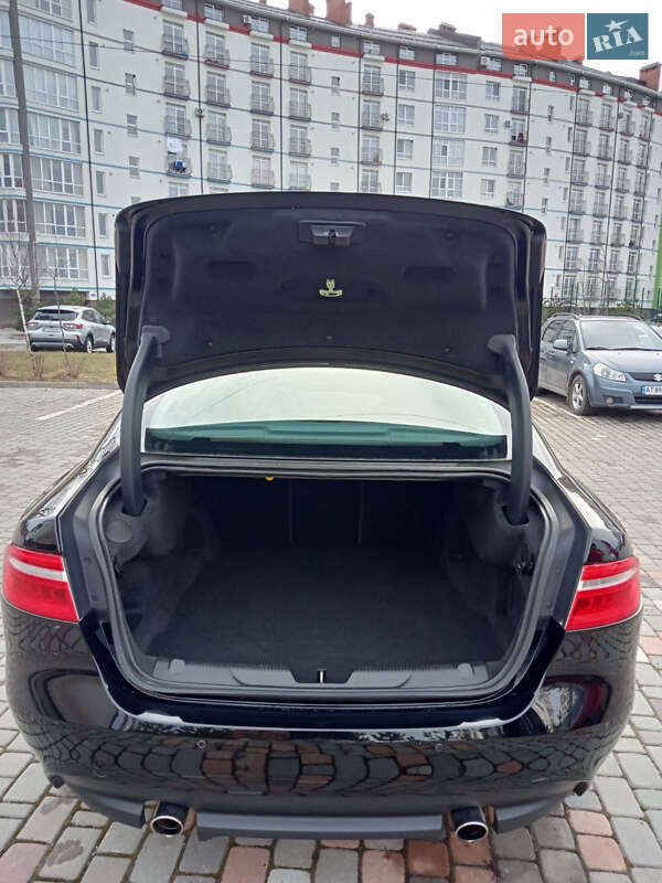 Седан Jaguar XE 2016 в Ивано-Франковске