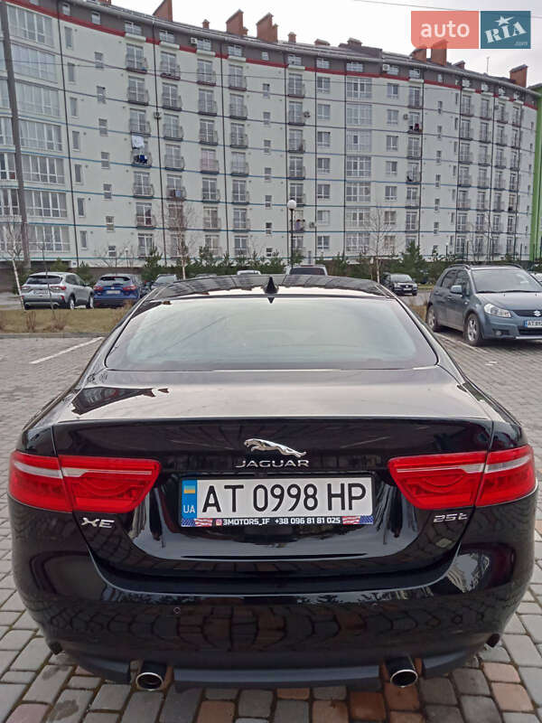 Седан Jaguar XE 2016 в Ивано-Франковске