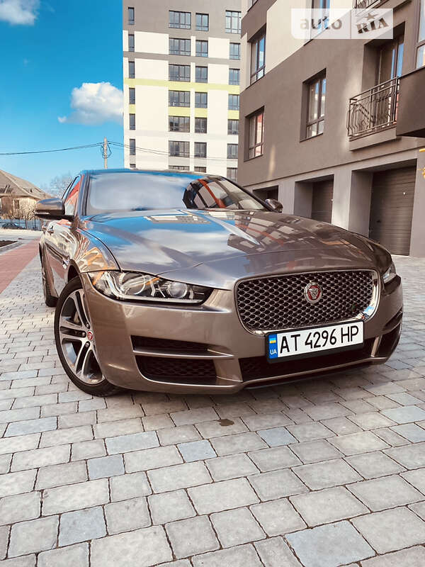 Седан Jaguar XE 2016 в Ивано-Франковске