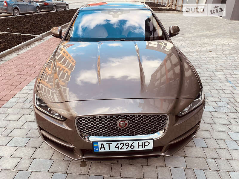 Седан Jaguar XE 2016 в Ивано-Франковске