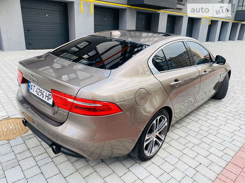 Седан Jaguar XE 2016 в Ивано-Франковске