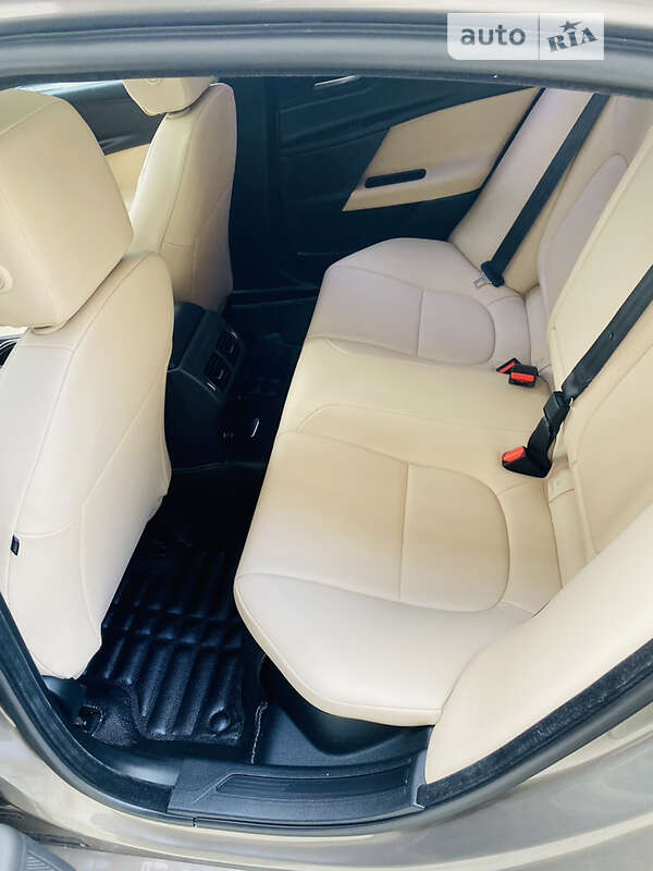 Седан Jaguar XE 2016 в Ивано-Франковске