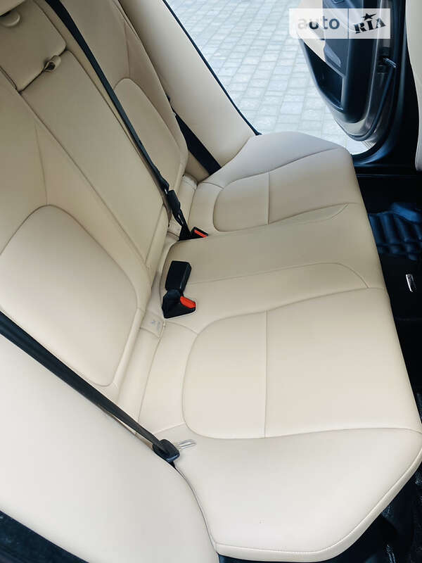 Седан Jaguar XE 2016 в Ивано-Франковске
