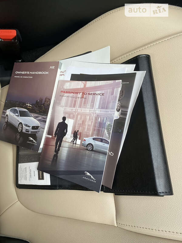 Седан Jaguar XE 2016 в Ивано-Франковске