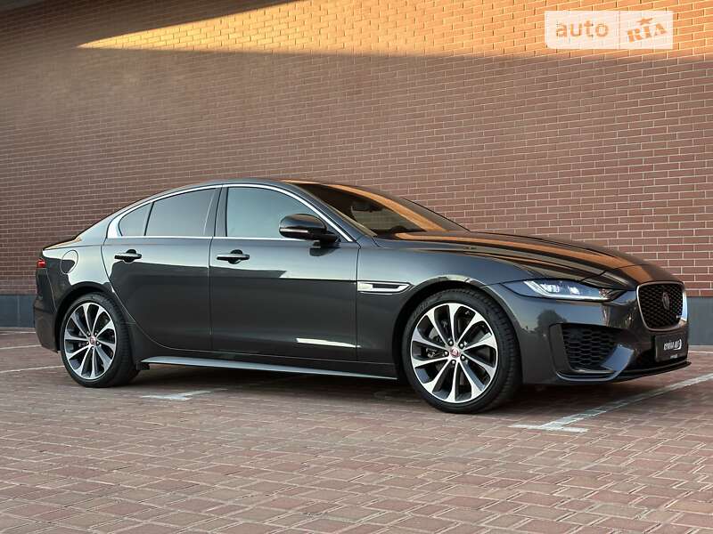 Седан Jaguar XE 2020 в Киеве