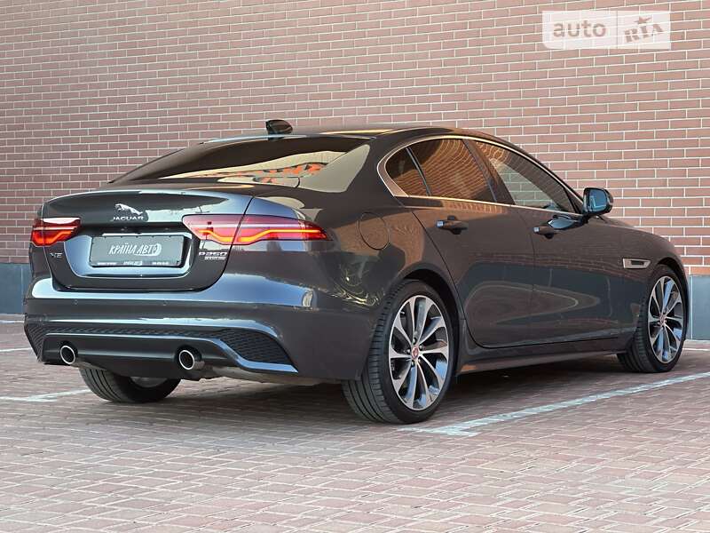 Седан Jaguar XE 2020 в Киеве